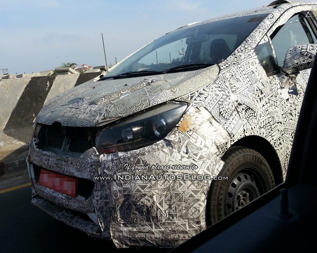 Mahindra U321 MPV snapped again testing in India