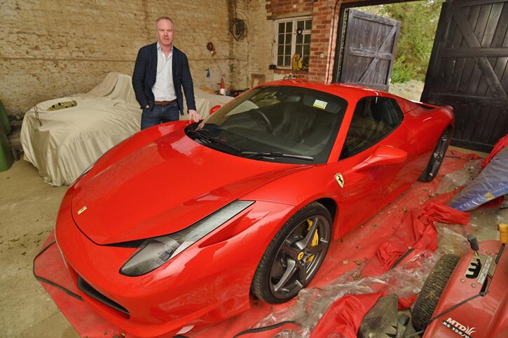 Ferrari damaged by a pothole; man sues the municipal authorities