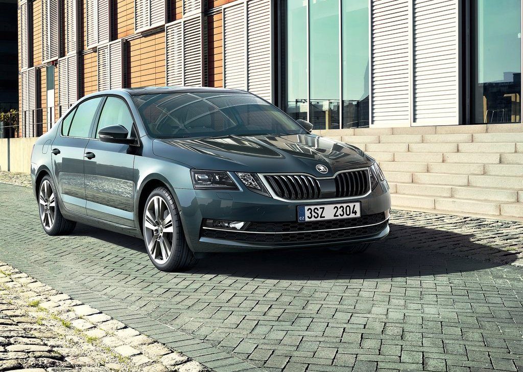 2017 Skoda Octavia facelift testing begins in India! More images revealed