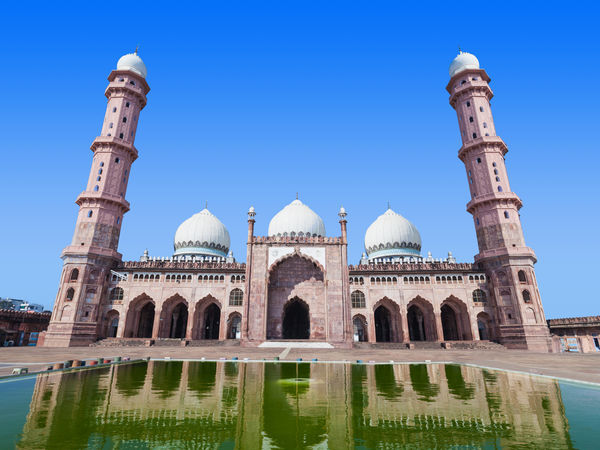 http://s3.india.com/travel/wp-content/uploads/Madhya-Pradesh_Bhopal_Taj-Ul-Masjid.jpg