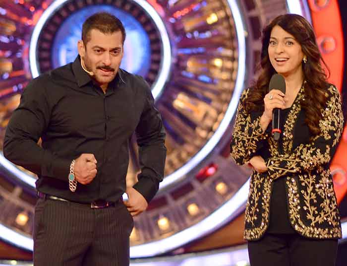 Bigg Boss 9: Salman Khan meets Juhi Chawla and former ... - 700 x 536 jpeg 35kB