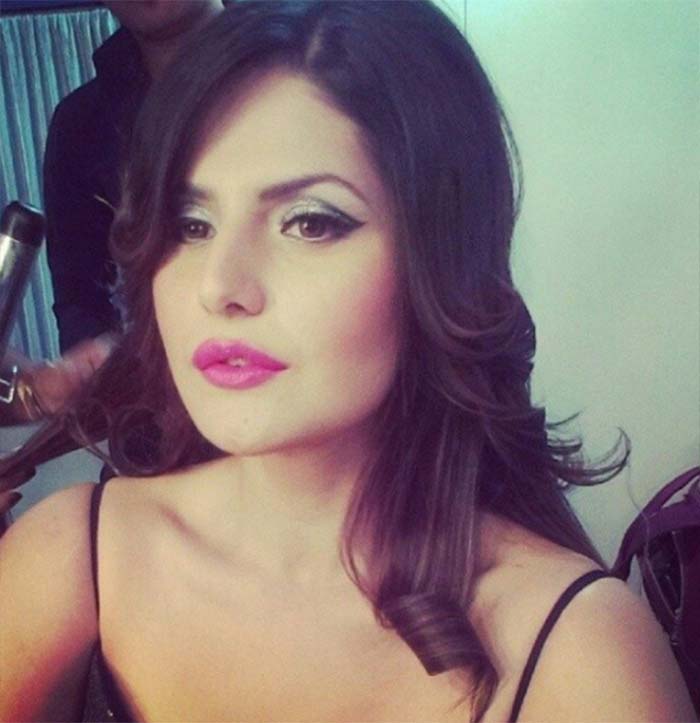 Zarine Khan's Instagram is a collage of hot photos! | Latest News