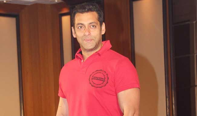 Salman Khan or Shahrukh Khan: Who was the most controversial in 2013? Salman Khan or Shahrukh Khan: Who was the most controversial in 2013?