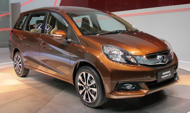 Honda-Mobilio-rear-three-quarters-