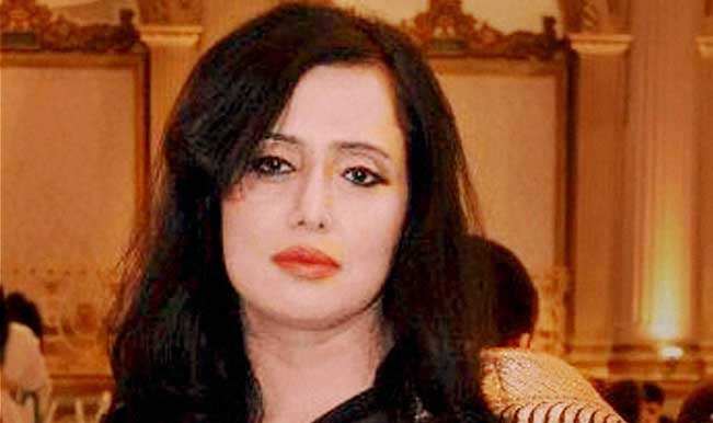 Mehr-Tarar-a-Pakistani-journalist,-at-the-centre-of-a-controversy-involving-Union-Minister-Shashi-Tharoor-and-his-wife.