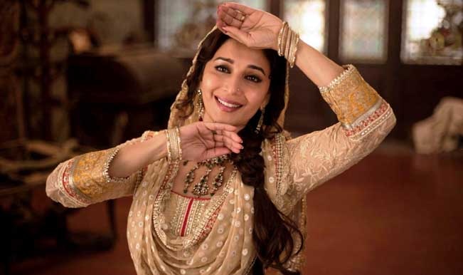 madhuri_dixit_dance_in_dedh_ishqiya-wide
