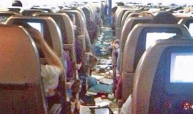 Food-and-personal-belongings-of-passengers-strewn-on-the-walkway-after-the-aircraft-went-into-a-free-fall-Photo-klvn10