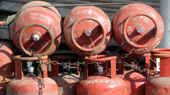 CNG rate reduced to Rs.15/kg, PNG by Rs.5/kg CNG rate reduced to Rs.15/kg, PNG by Rs.5/kg