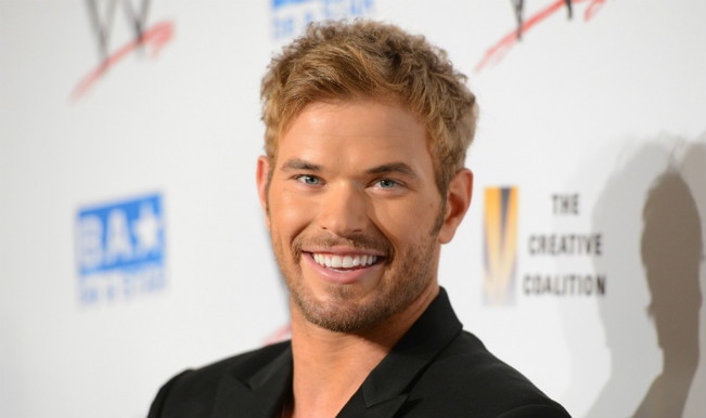 Kellan Lutz does ‘Tarzan-style’ chest bumps to amuse Australian girlfriend Kellan Lutz does ‘Tarzan-style’ chest bumps to amuse Australian girlfriend