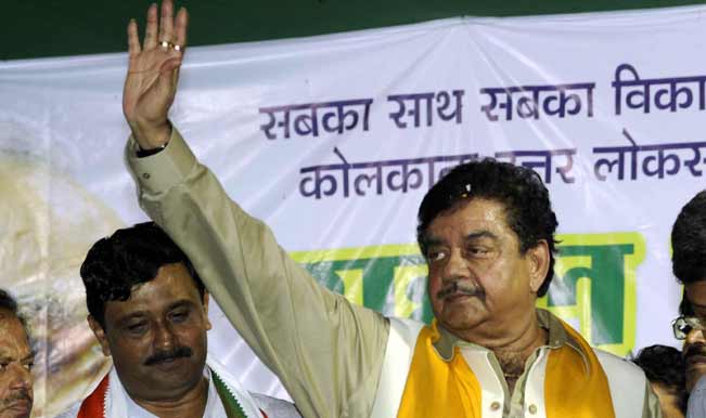 Shatrughan Sinha in hospital for check up Shatrughan Sinha in hospital for check up