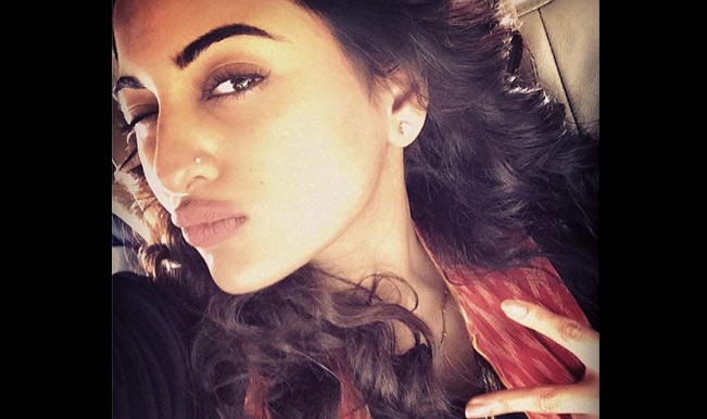 Sonakshi-Sinha-Selfie