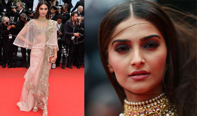 Sonam Kapoor’s choice to go desi at Cannes 2014 in Anamika Khanna saree gets thumbs up! Sonam Kapoor’s choice to go desi at Cannes 2014 in Anamika Khanna saree gets thumbs up!