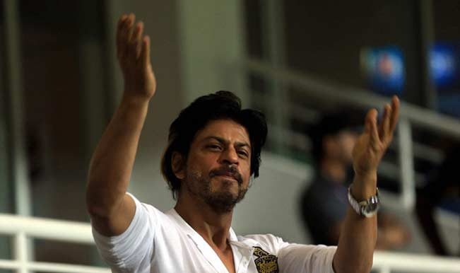 Mass euphoria outside Eden, SRK's arrival delayed Mass euphoria outside Eden, SRK's arrival delayed