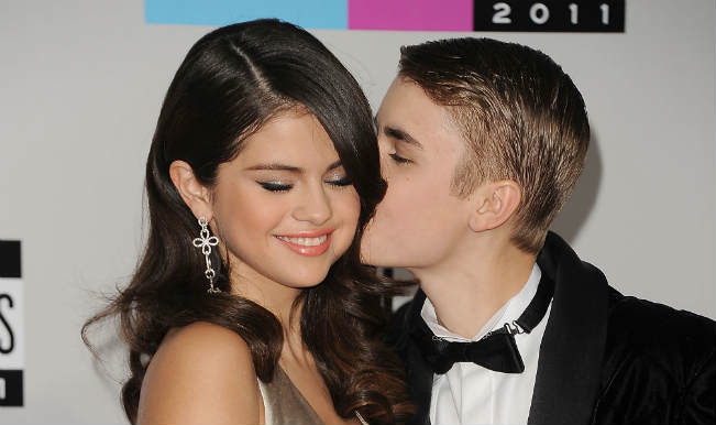 Justin Bieber not 'committed' to Gomez Justin Bieber not 'committed' to Gomez