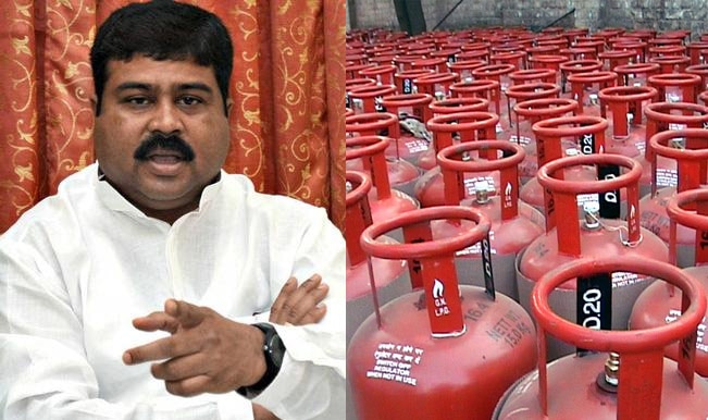 Shri-Dharmendra-Pradhan---LPG-cylinder