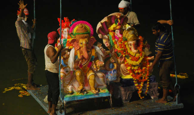 Mumbai bids emotional adieu to Lord Ganesha Mumbai bids emotional adieu to Lord Ganesha
