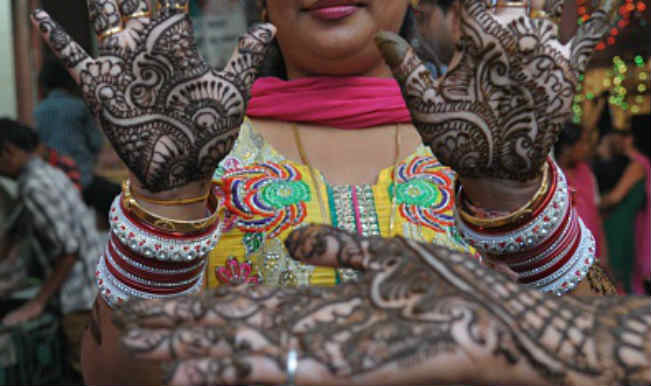Fasts, mehendi and other activities at Karwa Chauth festival Fasts, mehendi and other activities at Karwa Chauth festival