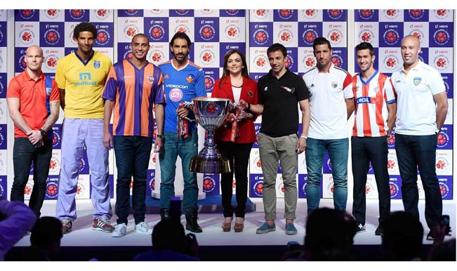 Indian Super League: ISL 2014 trophy unveiled in presence of marquee players Indian Super League: ISL 2014 trophy unveiled in presence of marquee players
