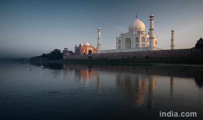 Taj Mahal gets record holiday crowd this extended weekend Taj Mahal gets record holiday crowd this extended weekend