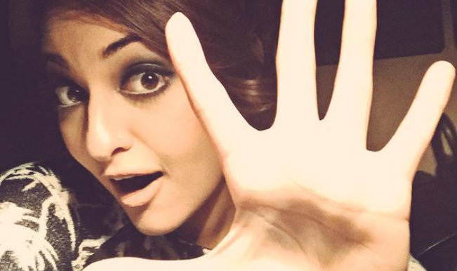 Image result for Awkward Bollywood selfie SONAKSHI SINHA