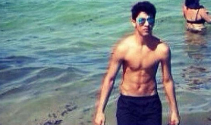 Oh So Hot Shah Rukh Khans Son Aryan Flaunts His Abs On A Beach