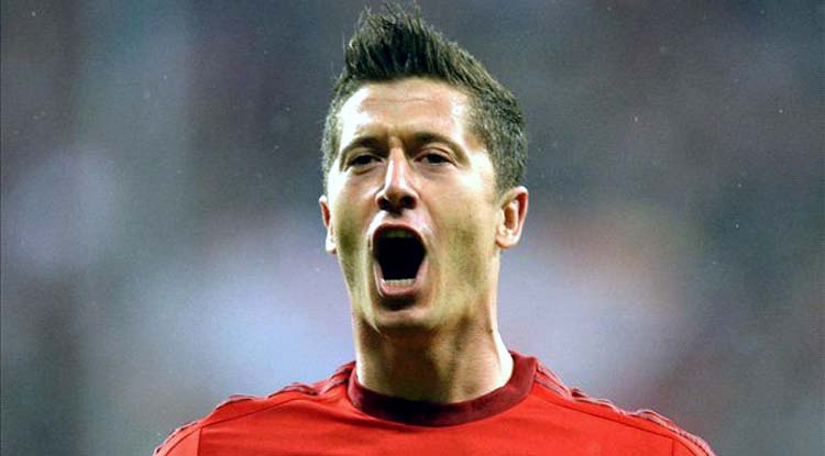 Robert Lewandowski scores 5 goals in 9 minutes to help Bayern Munich win 5-1 against Wolfsburg during Bundesliga match Robert Lewandowski scores 5 goals in 9 minutes to help Bayern Munich win 5-1 against Wolfsburg during Bundesliga match