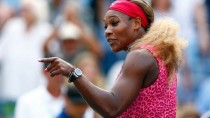 Serena Williams shows off her flexibility with a stunning split in US Open 2015