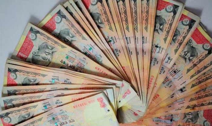 Rupee slips from 1-month high, falls 21 paise against US dollar Rupee slips from 1-month high, falls 21 paise against US dollar