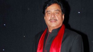 Shatrughan casts vote, keeps away from campaigning Shatrughan casts vote, keeps away from campaigning
