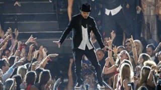 Drunk Justin Timberlake talks gibberish publically Drunk Justin Timberlake talks gibberish publically
