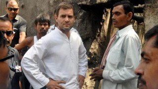 Rahul Gandhi meets farmer's family, eats at gurdwara langar Rahul Gandhi meets farmer's family, eats at gurdwara langar