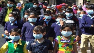 Delhi Air Pollution: Few schools declred holiday as pollution levels rise in Delhi-NCR Delhi Air Pollution: Few schools declred holiday as pollution levels rise in Delhi-NCR