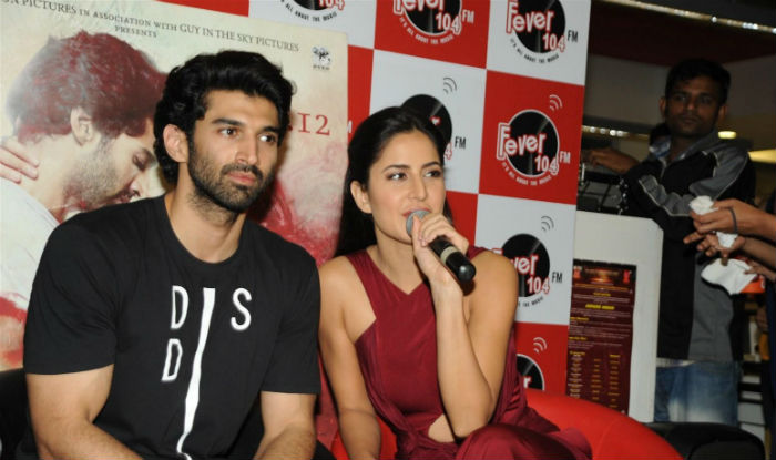 Aditya Roy Kapur gifts pashmina shawl to Katrina Kaif - India.com