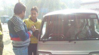 Violators of odd-even rules offered roses by volunteers Violators of odd-even rules offered roses by volunteers