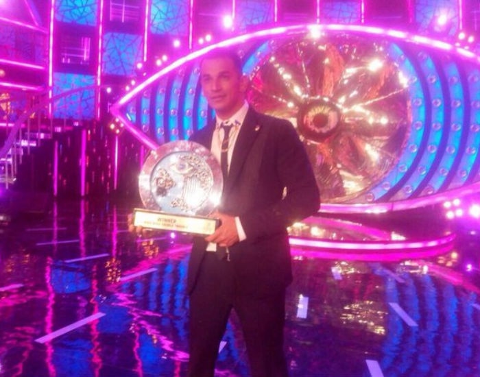 Bigg Boss 9 Winner: Pictures of Prince Narula with BB 9 Trophy at grand