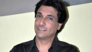 Shah Rukh Khan used to stand outside my dance classes for Gauri: Shiamak Davar Shah Rukh Khan used to stand outside my dance classes for Gauri: Shiamak Davar