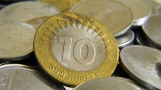 INR to USD Forex rates today: Rupee snaps 2-day losing streak vs USD, up 19 paise INR to USD Forex rates today: Rupee snaps 2-day losing streak vs USD, up 19 paise
