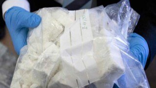 Punjab: BSF jawans capture 4 international smugglers near Indo-Pak border; seize 10 kgs of heroin Punjab: BSF jawans capture 4 international smugglers near Indo-Pak border; seize 10 kgs of heroin
