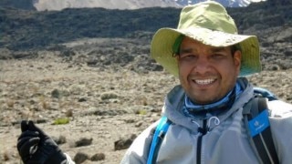Meet the man who climbed the tallest mountain of Africa because he wanted to build 100 toilets for Indian school girls! Meet the man who climbed the tallest mountain of Africa because he wanted to build 100 toilets for Indian school girls!