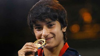 Commonwealth Games 2018: Vinesh Phogat Clinches Gold in 50 kg Women's Freestyle Wrestling Commonwealth Games 2018: Vinesh Phogat Clinches Gold in 50 kg Women's Freestyle Wrestling