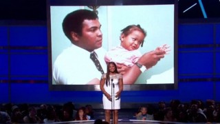 Daughter Laila Ali, Jamie Foxx honour Muhammad Ali at BET Awards Daughter Laila Ali, Jamie Foxx honour Muhammad Ali at BET Awards