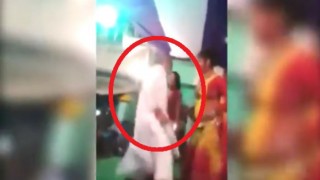 JD(U) MLA Shyam Bahadur Singh dances with bar girls; video goes viral! JD(U) MLA Shyam Bahadur Singh dances with bar girls; video goes viral!