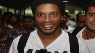 Ronaldinho arrives in city for Premier Futsal Ronaldinho arrives in city for Premier Futsal