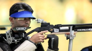 Abhinav Bindra qualifies for 10m Air Rifle finals, Gagan Narang bows out Abhinav Bindra qualifies for 10m Air Rifle finals, Gagan Narang bows out