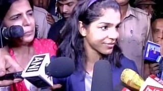 Sakshi Malik arrives in India to grand welcome: Rio Olympics 2016 bronze winner says it was her dream to win for India (Watch video) Sakshi Malik arrives in India to grand welcome: Rio Olympics 2016 bronze winner says it was her dream to win for India (Watch video)