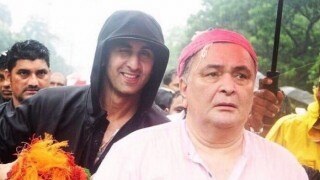 What? Ranbir Kapoor looks on as Rishi Kapoor & Randhir Kapoor fight with reporters at Ganpati Visarjan 2016 (Video) What? Ranbir Kapoor looks on as Rishi Kapoor & Randhir Kapoor fight with reporters at Ganpati Visarjan 2016 (Video)