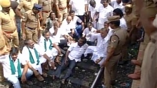LIVE Tamil Nadu bandh today: Police crackdown on protesters; DMK, VCK hold 'rail roko' in Hosur LIVE Tamil Nadu bandh today: Police crackdown on protesters; DMK, VCK hold 'rail roko' in Hosur