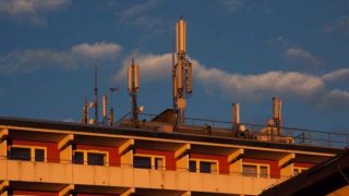 Call Drops in Delhi to Rise as MCD Seals 566 Mobile Towers Call Drops in Delhi to Rise as MCD Seals 566 Mobile Towers