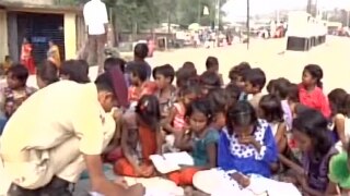 Policeman turns ‘teacher’ for children working as rag pickers in Gaya Policeman turns ‘teacher’ for children working as rag pickers in Gaya