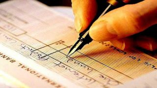passenger sends cheque to railways foregoing fare subsidy | यात्री ने रेलवे को भेजा चेक, कहा- नहीं चाहिए किराए पर सब्सिडी passenger sends cheque to railways foregoing fare subsidy | यात्री ने रेलवे को भेजा चेक, कहा- नहीं चाहिए किराए पर सब्सिडी